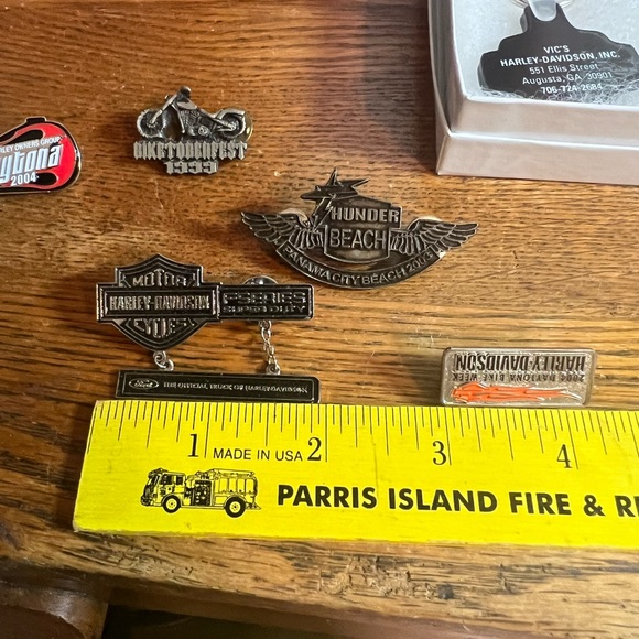 Harley Davidson Lot of Pins, Keychain, and 2 Vest Straps - Picture 15 of 17